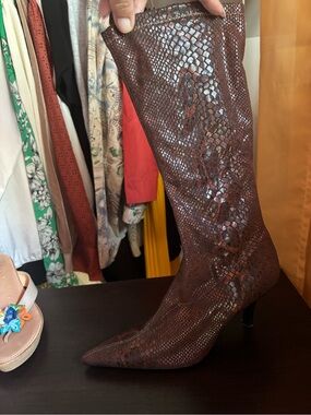 Snakeskin-Texture Brown Mid-Calf Heel Boot